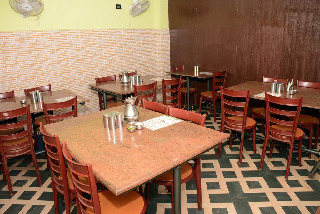 Hotel Nirmal Inn Bhubaneswar Esterno foto