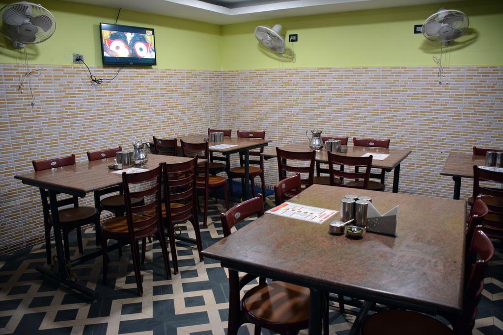 Hotel Nirmal Inn Bhubaneswar Esterno foto